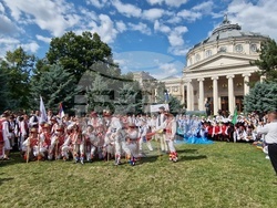 Румъния - Букурещ - „Музика и традиции“ - фестивал - народни носии