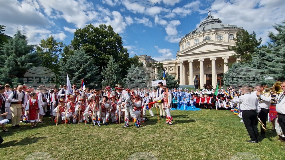 Румъния - Букурещ - „Музика и традиции“ - фестивал - народни носии