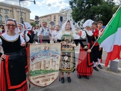 Румъния - Букурещ - „Музика и традиции“ - фестивал - народни носии