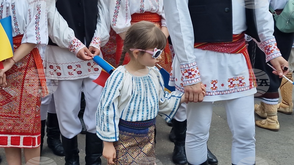 Румъния - Букурещ - „Музика и традиции“ - фестивал - народни носии