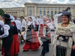 Румъния - Букурещ - „Музика и традиции“ - фестивал - народни носии
