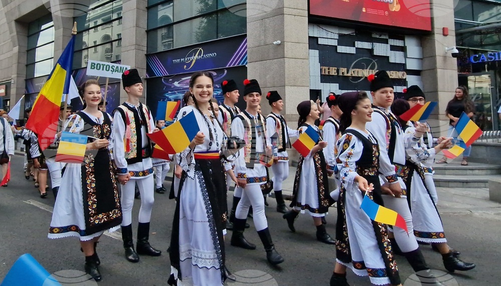 Румъния - Букурещ - „Музика и традиции“ - фестивал - народни носии