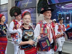 Румъния - Букурещ - „Музика и традиции“ - фестивал - народни носии