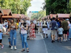 Румъния - Букурещ - „Музика и традиции“ - фестивал - народни носии