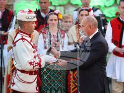 Несебър - Румен Радев - Фолклорен танцов ансамбъл "Отец Паисий" - Почетен знак