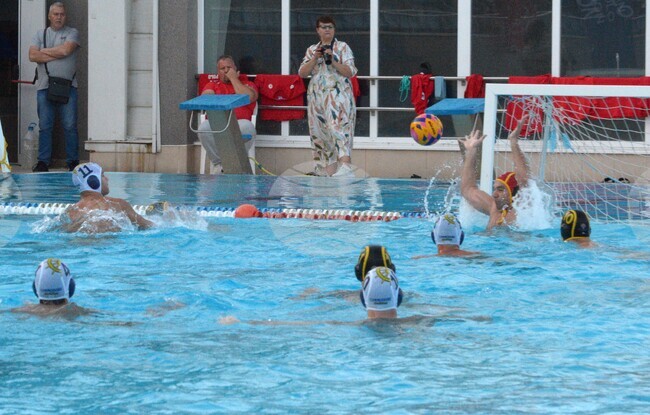 Варненските Черно море-Тича и Комодор ще спорят за титлата по водна топка при мъжете