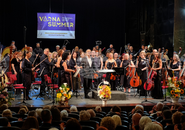 Горди сме да продължаваме традицията на музикалния фестивал „Варненско лято“, каза неговият директор Марио Хосен