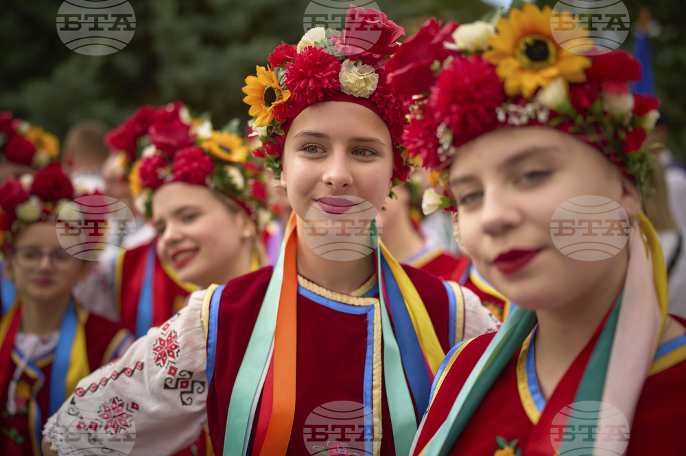 Romania National Outfits Parade