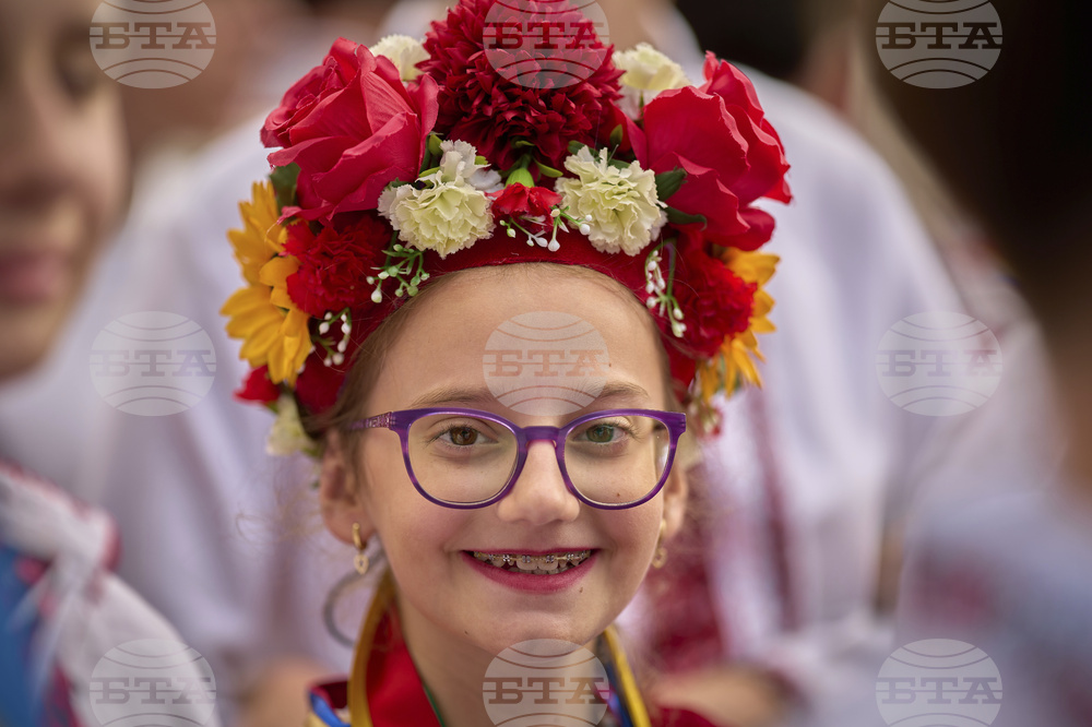 Romania National Outfits Parade