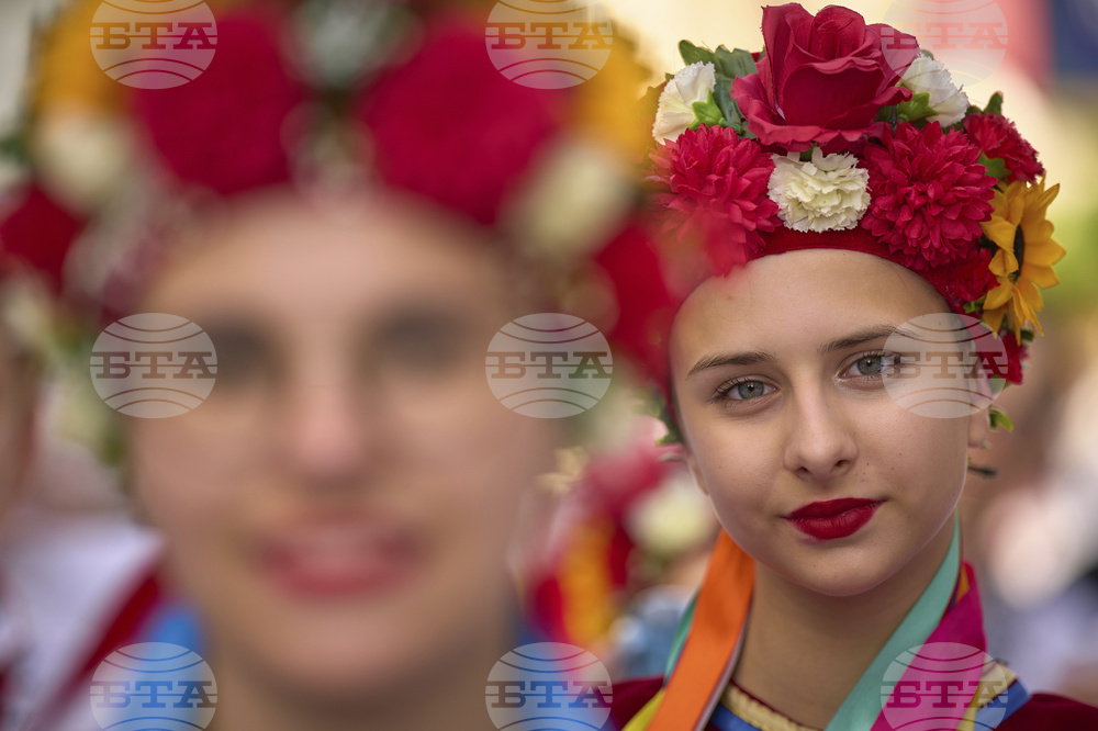 Romania National Outfits Parade