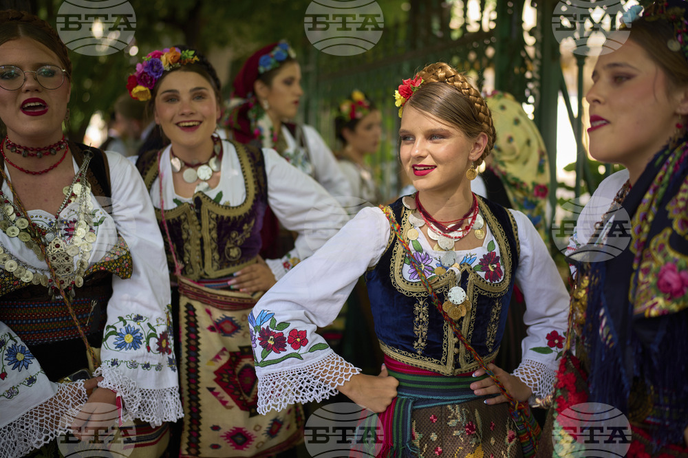 Romania National Outfits Parade