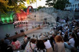 Несебър - Фолклорен танцов ансамбъл "Отец Паисий" - концерт