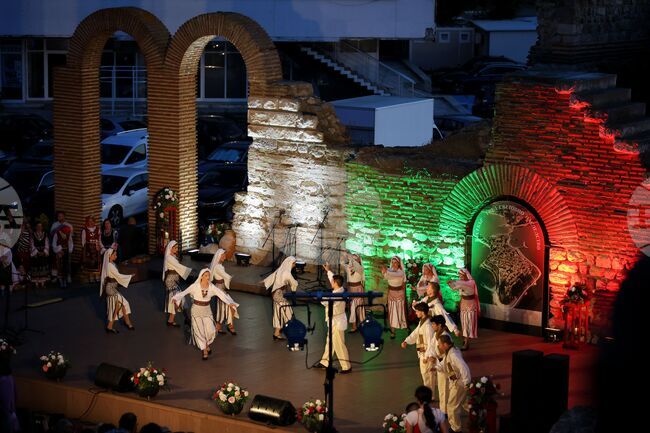 Несебър - Фолклорен танцов ансамбъл "Отец Паисий" - концерт