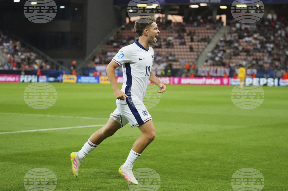 Нотингам Форест поднови преговорите с Манчестър Сити за Джеймс МакАтий след днешното решение на КАС