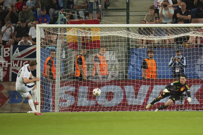 Англия победи Испания и се класира за полуфинала на Европейското първенство по футбол до 21 години