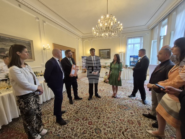 Посланик Тихомир Стойчев обсъди въпроси от сферата на образованието с учители и родители на участници в конкурса „Аз Буки Веди“ 