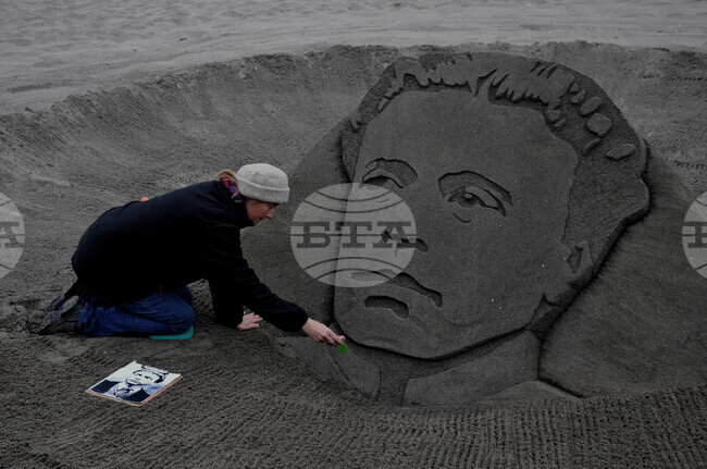 Бургас - плаж - образ на Васил Левски