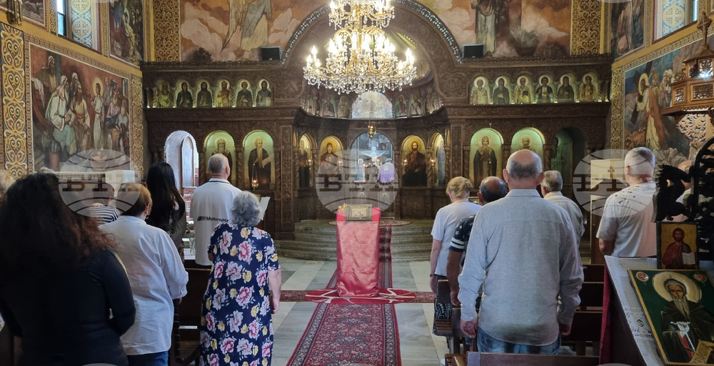 Търговище - храм „Св. Йоан Рилски“ - неделна служба