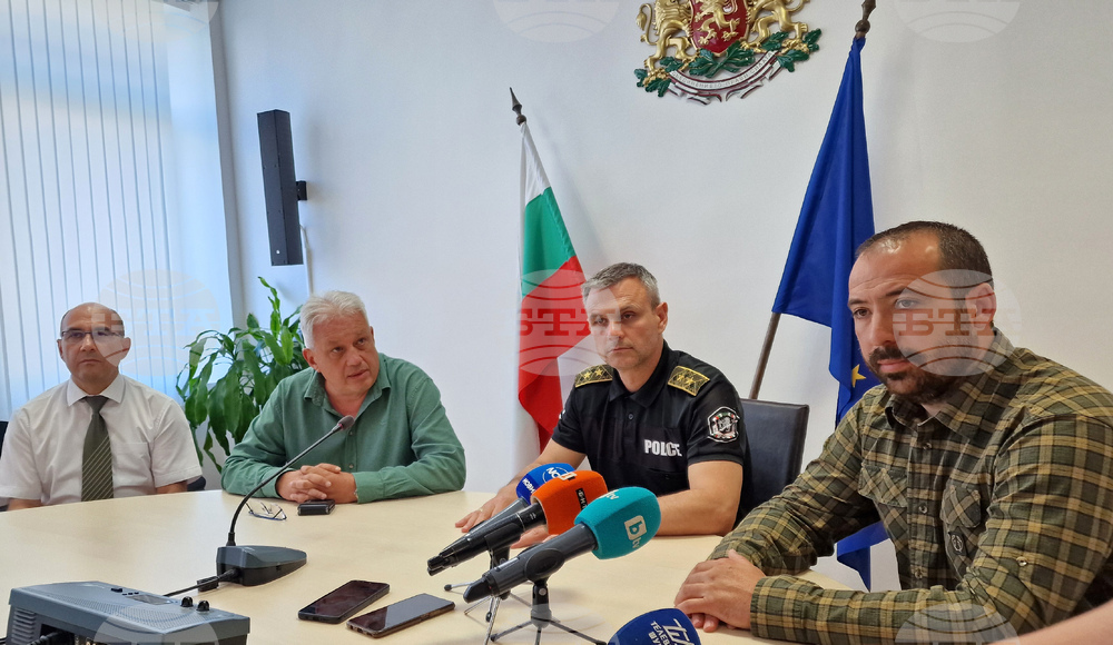 Открити са следи, че едрият хищник присъства в района на Шуменското плато от няколко седмици, съобщиха на брифинг