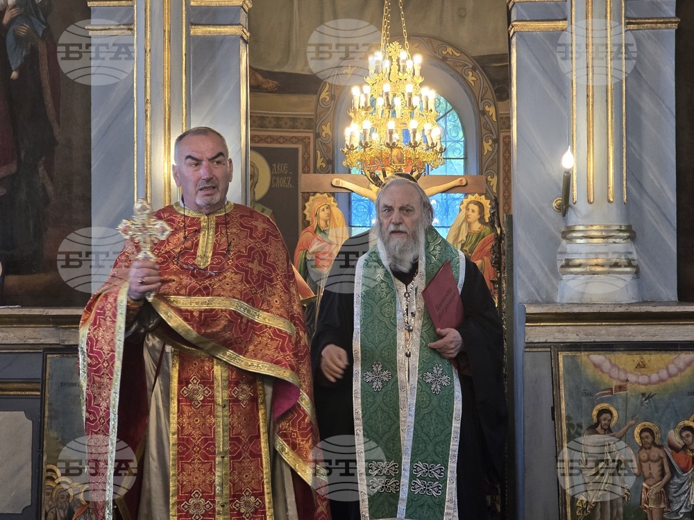 С любов и с търпение да се обръщаме към нашите български светии, каза отец Йордан от плевенския храм „Света Параскева“