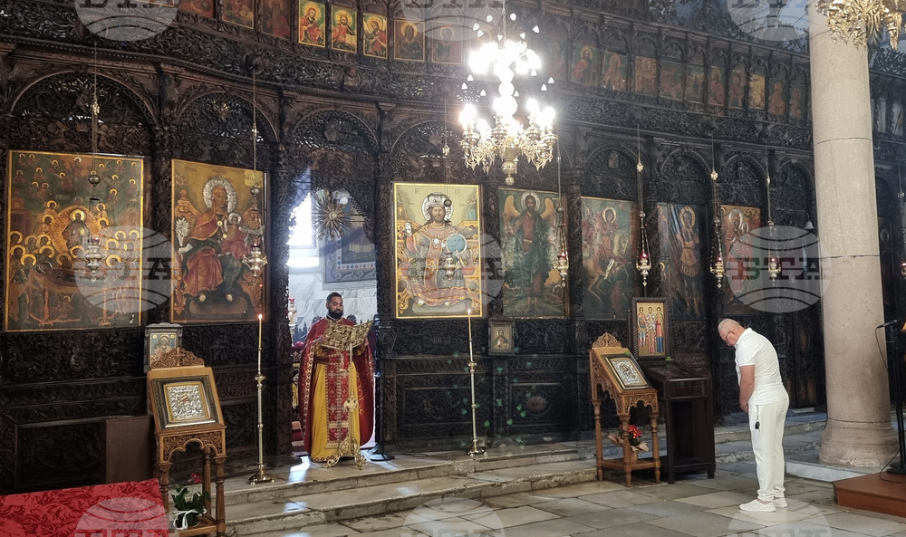 Пазарджик - църква" Св. Успение Богородично" - литургия