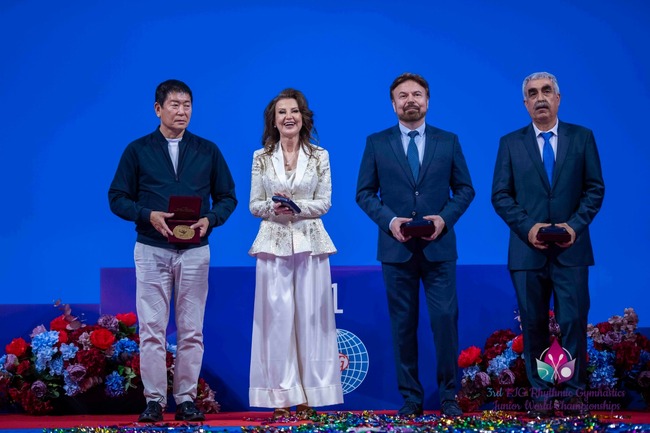 Президентът на Българска федерация по художествена гимнастика Илиана Раева беше удостоена със специална награда от ФИГ