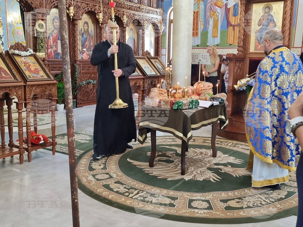 Сливен - храм "Света Петка" - неделната служба