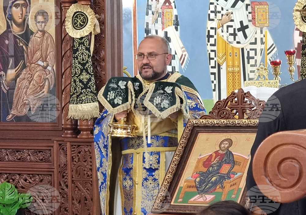 Сливен - храм "Света Петка" - неделната служба