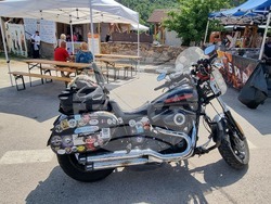 Село Бусинци - Виолета Иванова, българката, обиколила света с мотора си