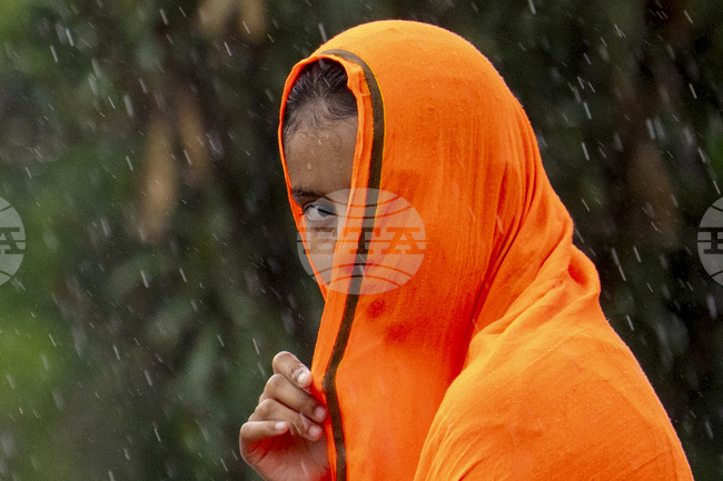 Случай на полиандрия в Индия породи буря в интернет