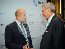 Последващото развитие на икономическото и инвестиционно партньорство между България и Свободната държава Бавария обсъдиха на среща днес в Мюнхен президентът Румен Радев и премиерът Маркус Зьоде