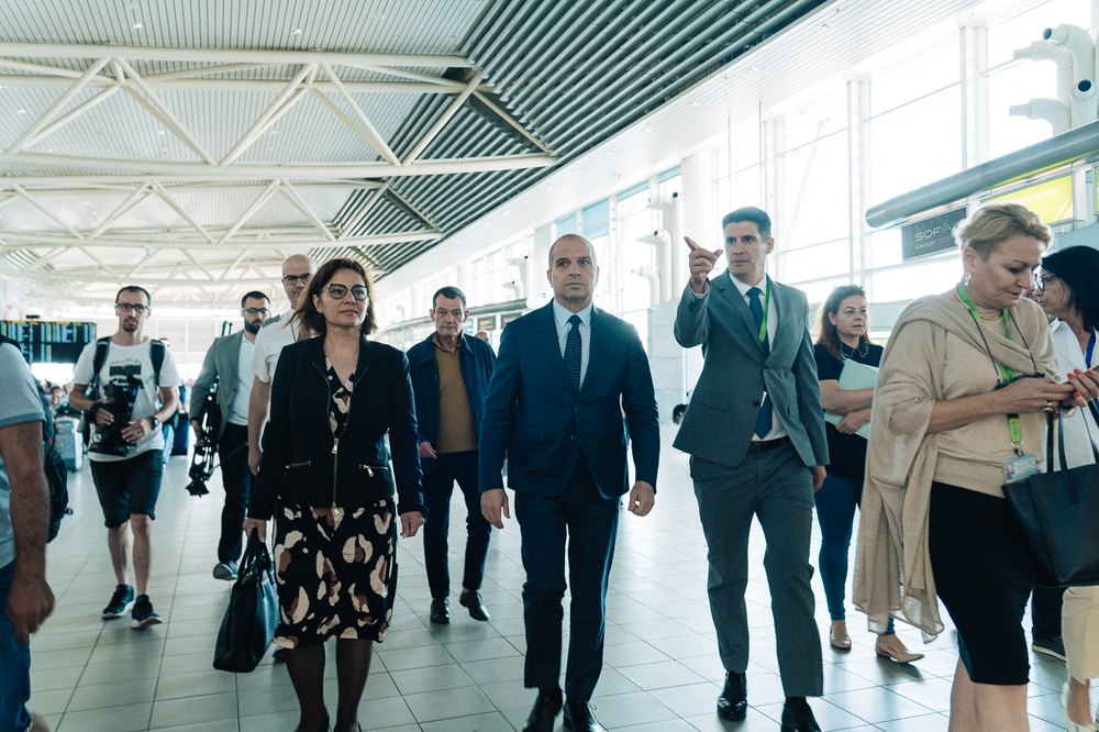 Гроздан Караджов: Временно отнемаме лиценза на наземния оператор „Суиспорт България“ заради блокираните пътници 