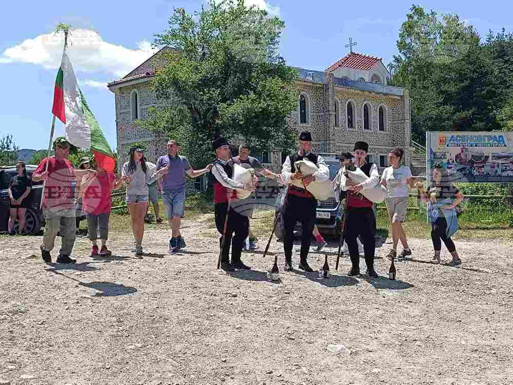 Празник, посветен на Еньовден, се проведе на Тракийското скално светилище "Белинташ"