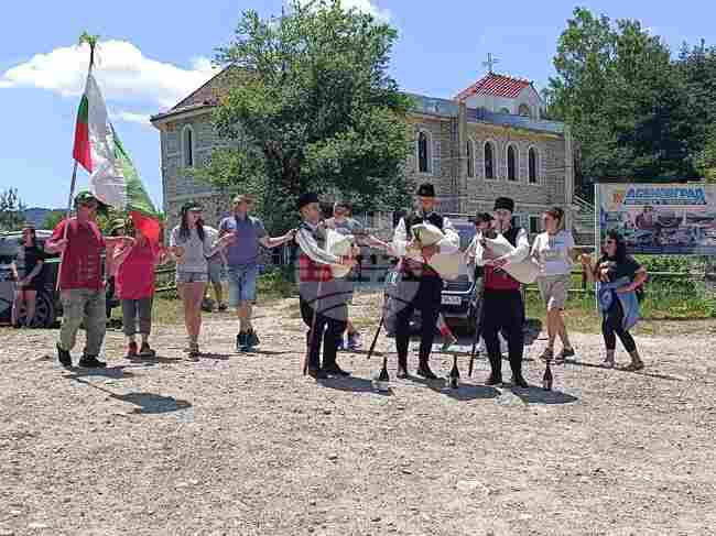 Празник, посветен на Еньовден, се проведе на Тракийското скално светилище "Белинташ"