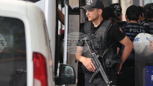 Турските власти арестуваха 21 заподозрени, сред които и служители на няколко министерства, заради предполагаеми връзки с движението на Гюлен
