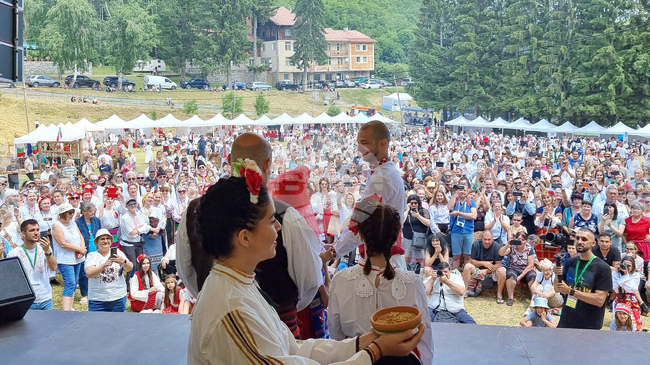Характерни моменти от традиционната северняшка сватба ще бъдат показани в неделя на събор "Леденика", където ще се оженят две двойки