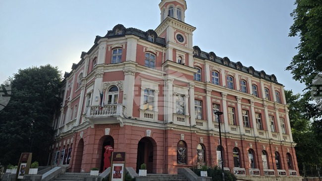 Премиерите на две драматични постановки и един поетичен спектакъл предстоят на сцената на театъра в Плевен