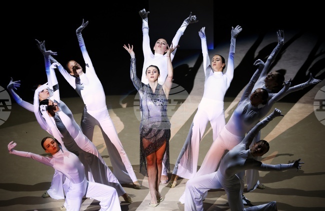 Олимпийската вицешампионка Боряна Калейн се сбогува с българската публика с бенефис-спектакъла "Преродена"