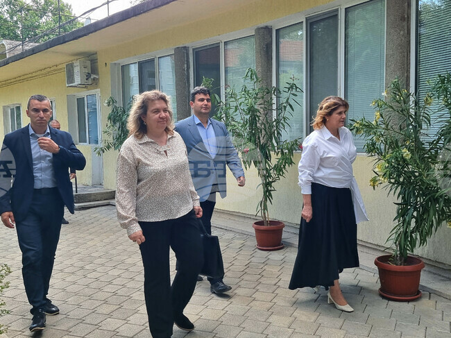 Международната общност трябва да търси начин за деескалация и сядане на масата за преговори, каза Наталия Киселова за ситуацията в Близкия изток