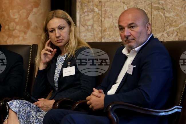 Трудно ще се върнем към сравнително балансирана позиция на бюджета през следващите 3-4 години, каза Любомир Дацов от Фискалния съвет 