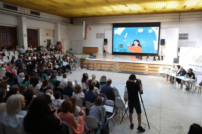 Мерки за насърчаване на изучаването на математика и природни науки бяха обсъдени на форум, организиран от Министерството на образованието