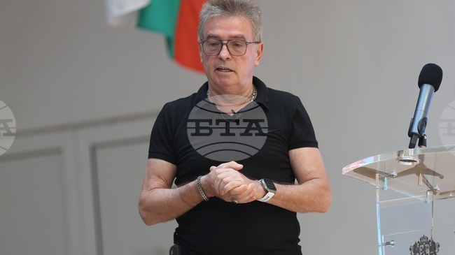  Очаквам министър Сергей Игнатов да организира спокойни държавни зрелостни изпити и национални външни оценявания, каза за БТА Асен Александров