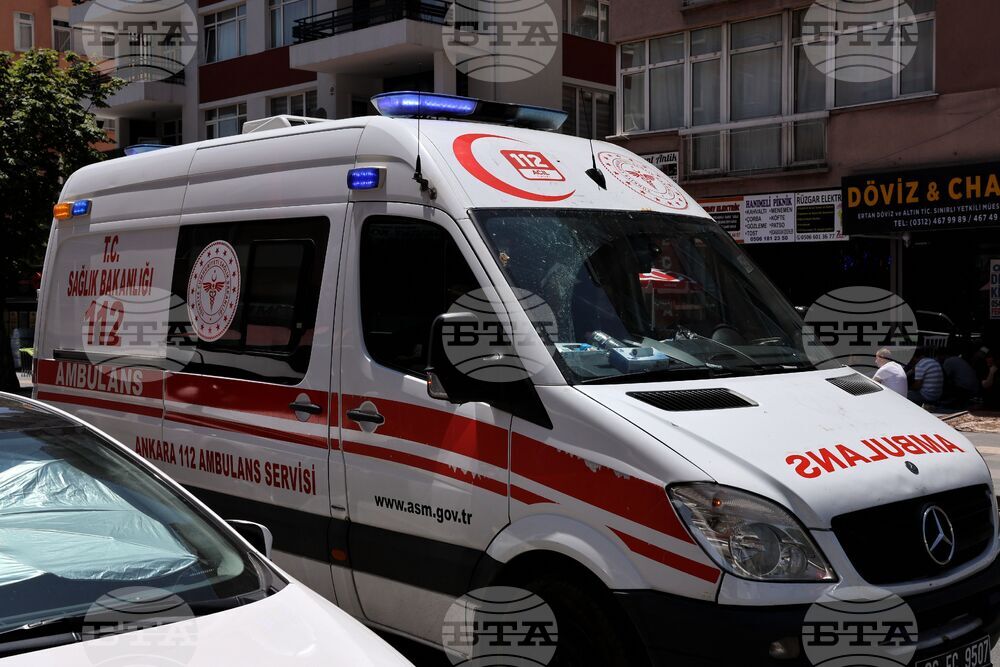 Седеметажна жилищна сграда в турския град Гебзе край Истанбул се е срутила при неизяснени обстоятелства 