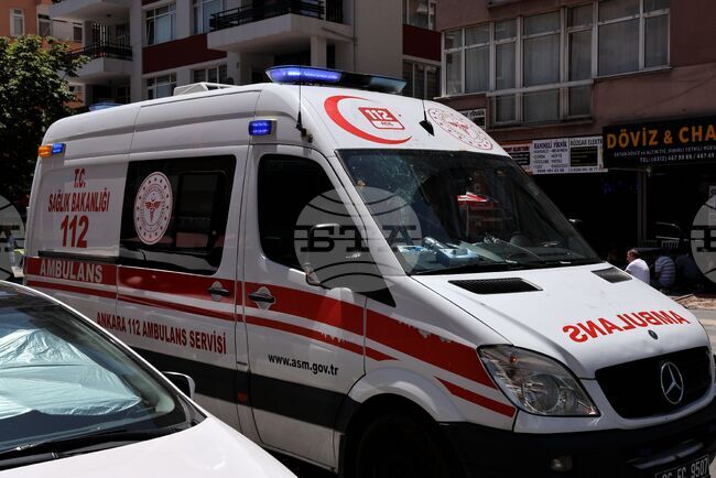 Седеметажна жилищна сграда в турския град Гебзе край Истанбул се е срутила при неизяснени обстоятелства