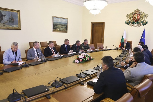 Премиерът свика работно съвещание във връзка със ситуацията в Близкия изток