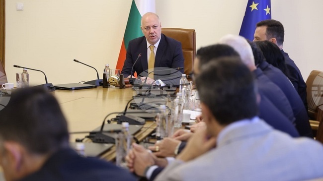 PM Convenes Working Meeting on Middle East Situation