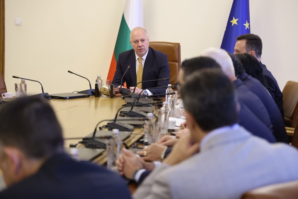 PM Convenes Working Meeting on Middle East Situation