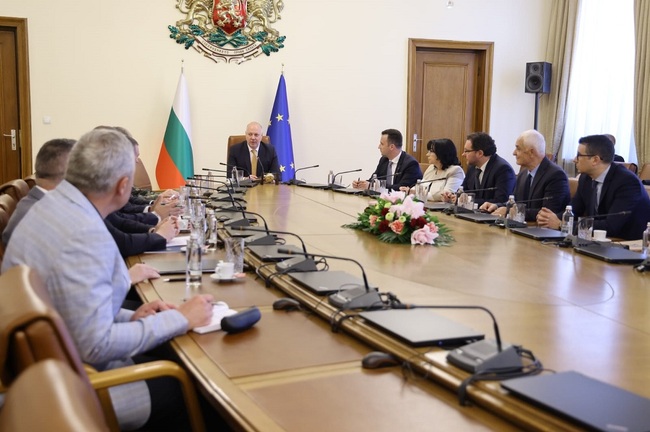 Министерски съвет: Започна свиканото от премиера Желязков работно съвещание