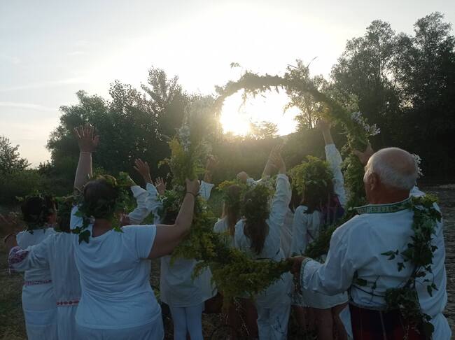 Деца и възрастни ще берат билки на Еньовден в ловешкото село Йоглав