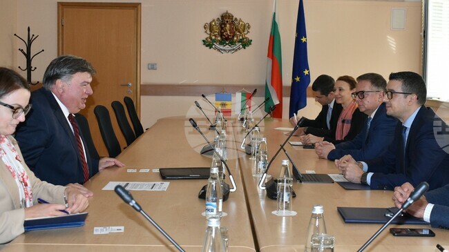Bulgarian Economy Minister, Moldovan Ambassador Discuss Expanding Economic Cooperation